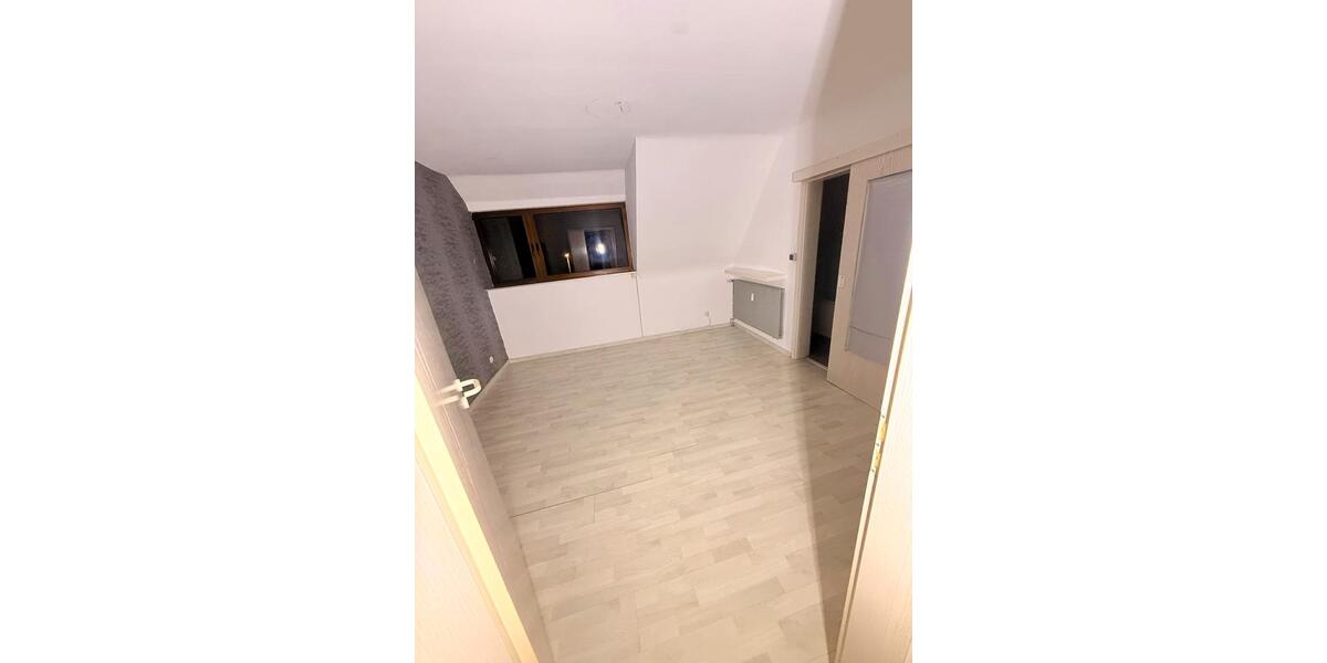 Etagenwohnung Garbsen Berenbostel - 4 Zimmer, 96 m&sup2;, 1.200&euro; | Angebot:24854492