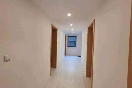 Haus Bodenfelde - 6 Zimmer, 150 m&sup2;, 840&euro; | Angebot:26047177