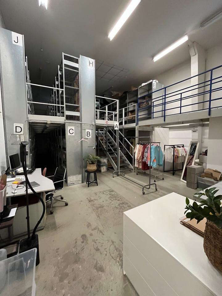 Moderne Lagerhalle mit Büro, Regalsystem in Erkrath zu vermieten!
