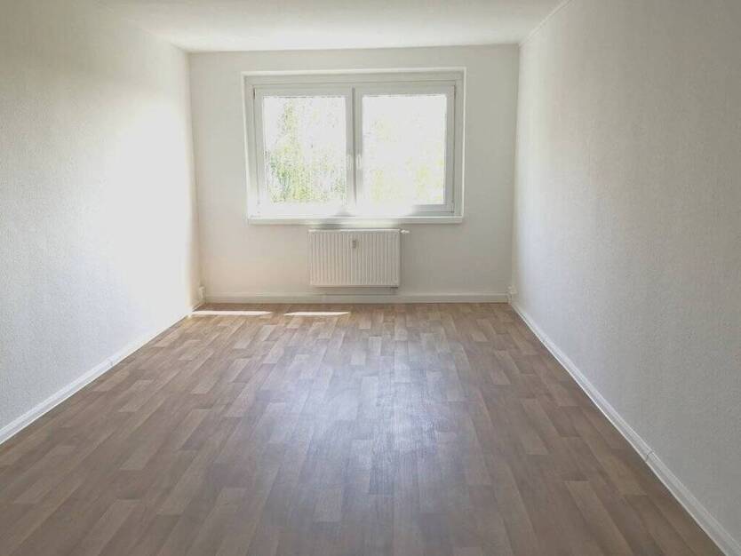 Komplett sanierte 3 Raum Wohnung