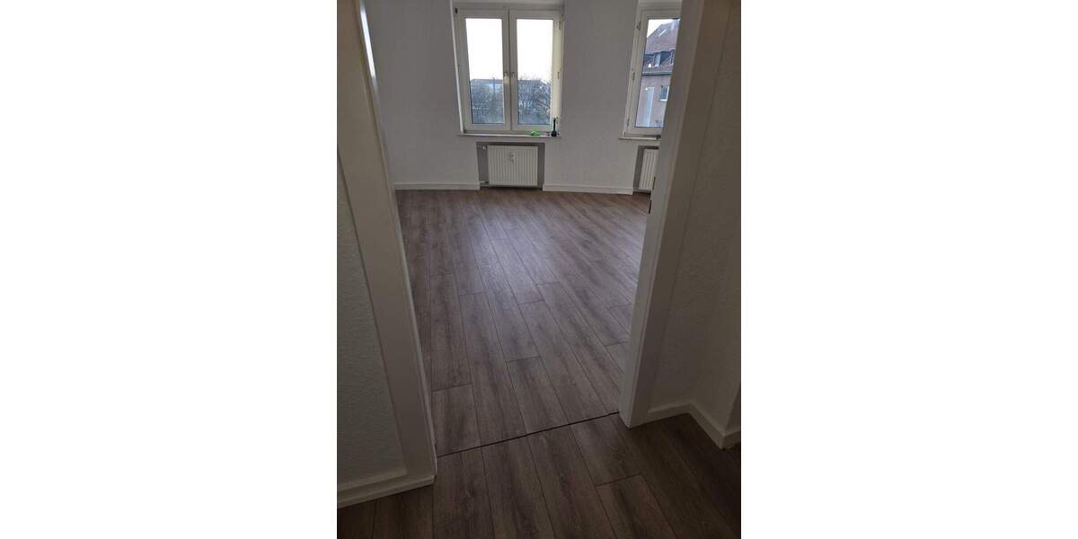 Etagenwohnung Düsseldorf Rath - 3 Zimmer, 92 m&sup2;, 1.250&euro; | Angebot:25141160