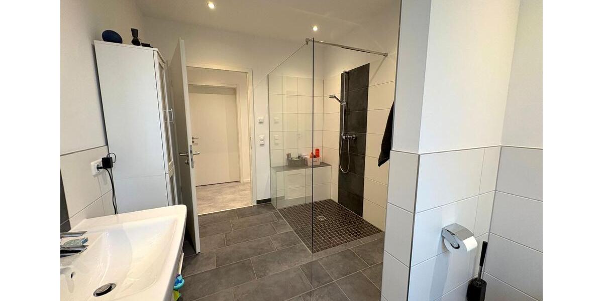 Erdgeschoßwohnung Bad Oeynhausen - 3 Zimmer, 153 m&sup2;, 1.375&euro; | Angebot:24493571