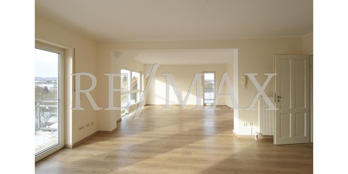 In schöner Idsteiner Lage: Helle 3-Zimmer-Wohnung mit Balkon, Terrasse und Parkmöglichkeit 3 zimmer