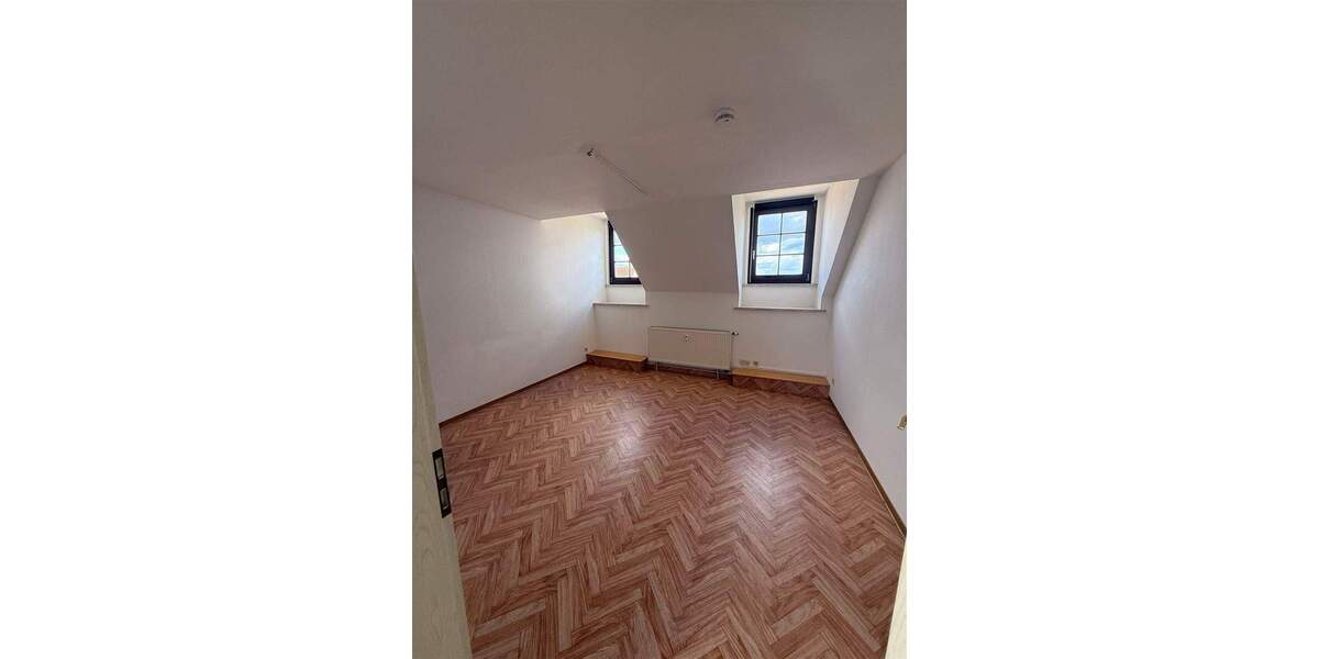 Herzlich willkommen in Deiner gemütlichen Dachgeschoss- Wohnung im Herzen von Altenburg.. 2 zimmer