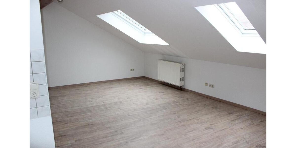 Dachgeschoßwohnung Döbeln - 2 Zimmer, 36 m&sup2;, 250&euro; | Angebot:26563583