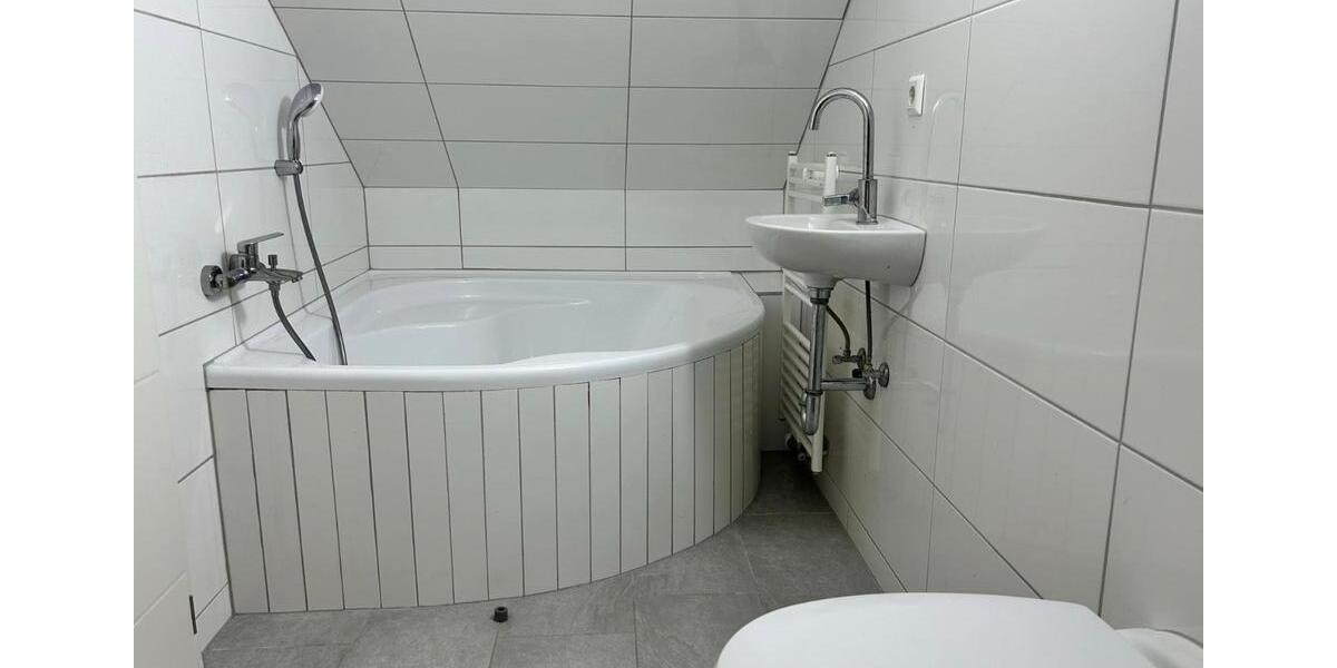 Dachgeschoßwohnung Tuttlingen - 1 Zimmer, 35 m&sup2;, 480&euro; | Angebot:25993679