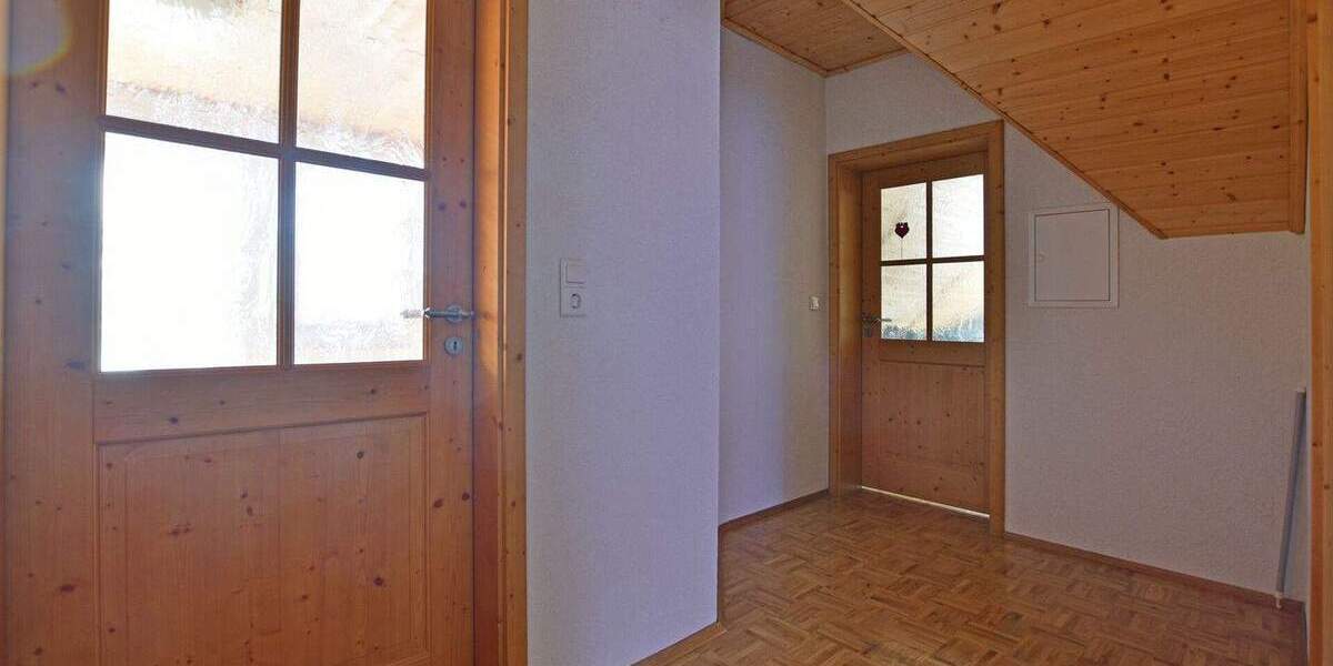 Einfamilienhaus Wolfhagen - 4 Zimmer, 150 m&sup2;, 1.100&euro; | Angebot:24789072