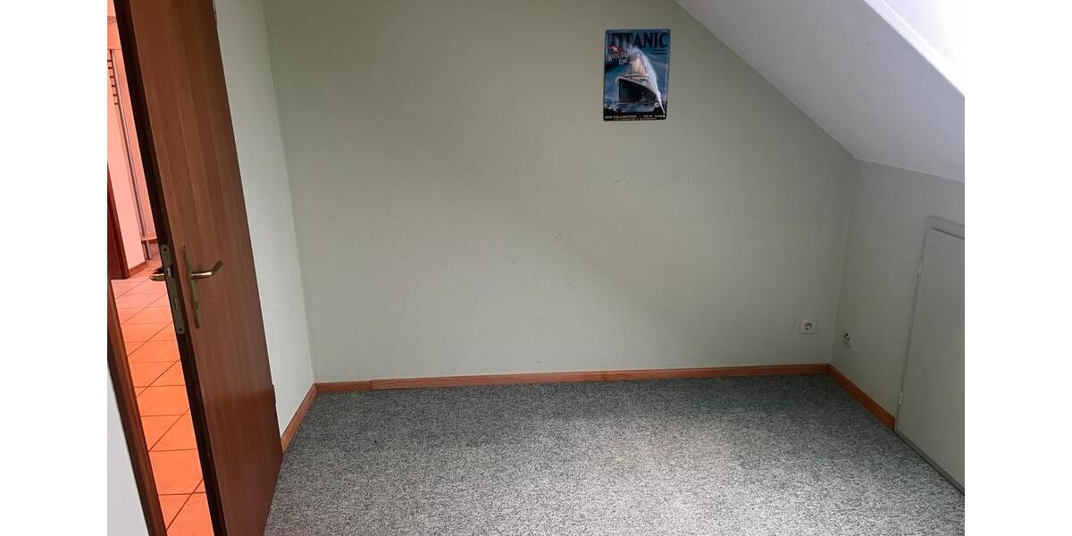 Dachgeschoßwohnung Struxdorf - 3 Zimmer, 74 m&sup2;, 820&euro; | Angebot:26050951