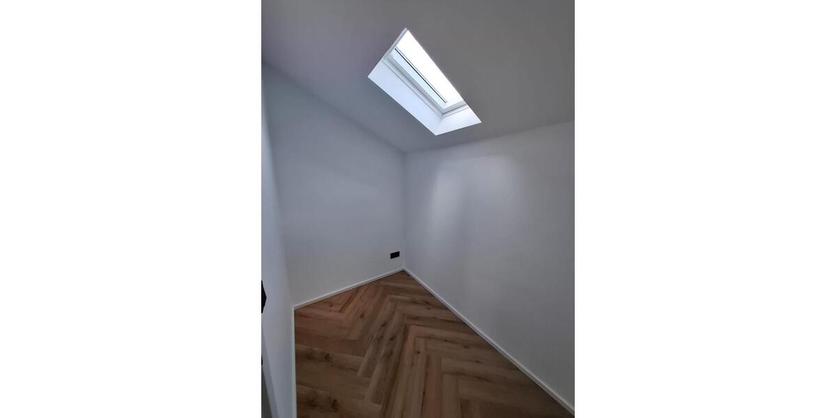 Erstbezug nach Kernsanierung: 5-Zimmer Wohnung mit Balkon 4 zimmer