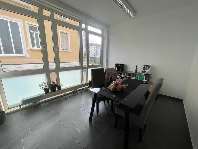 Größzügiges Büro zu vermieten