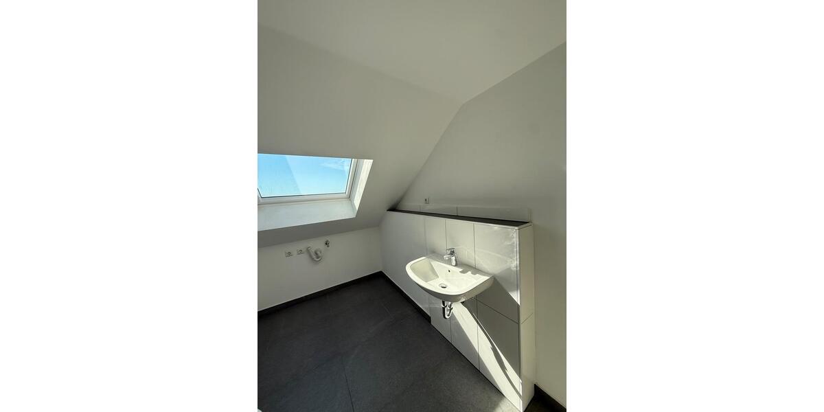 Dachgeschoßwohnung Hanau - 2 Zimmer, 91 m&sup2;, 1.050&euro; | Angebot:26383301