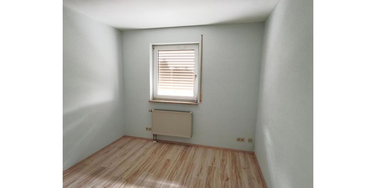 Ortsrandlage -3 Zi. Wohnung im EG mit Garage, Keller und Garten (auf Wunsch) - Etagenwohnung Adelsdorf OT | Angebot:27370413