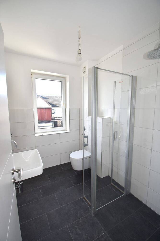 HELL - MODERN - BALKON - FAHRSTUHL - STELLPLATZ!