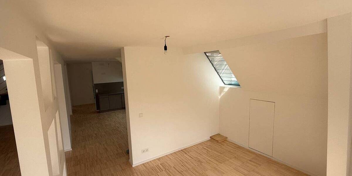 Etagenwohnung Stuttgart Mitte - 6 Zimmer, 176 m&sup2;, 3.800&euro; | Angebot:26476054