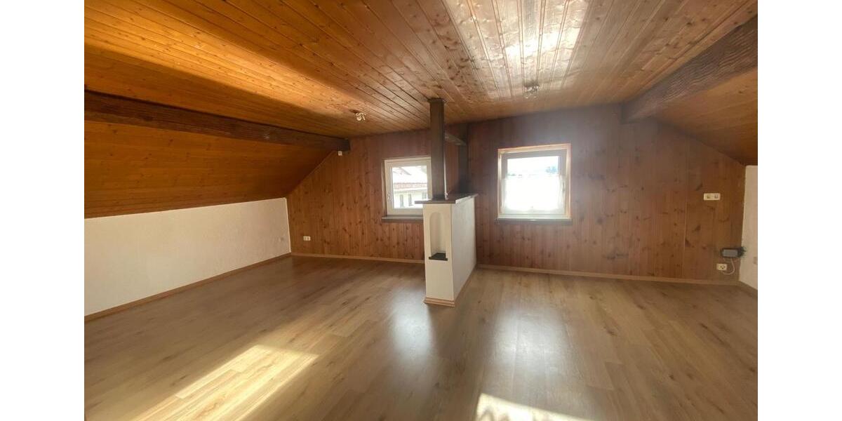 Dachgeschoßwohnung Deggendorf - 2 Zimmer, 48 m&sup2;, 360&euro; | Angebot:24660481