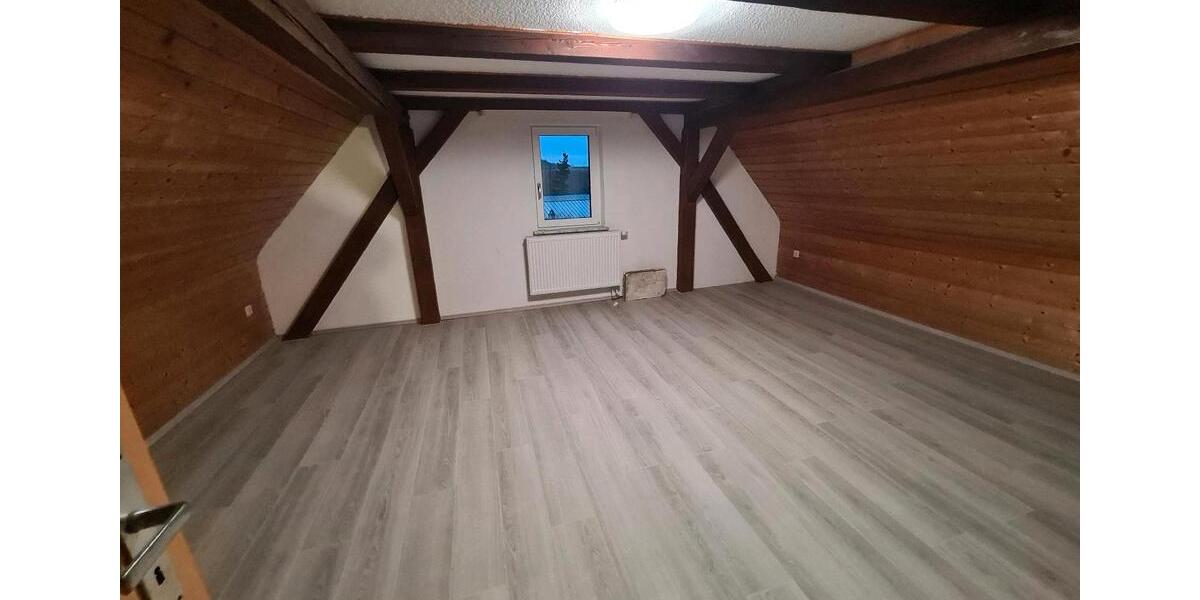 Etagenwohnung Markt Nordheim - 5 Zimmer, 150 m&sup2;, 1.150&euro; | Angebot:26609476