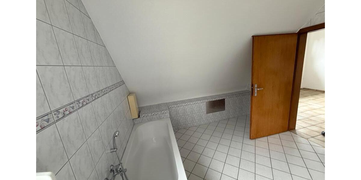 Dachgeschoßwohnung Homburg - 2 Zimmer, 60 m&sup2;, 600&euro; | Angebot:26511334