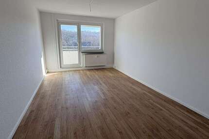 Wohnung Zwickau Innenstadt - 4 Zimmer, 90 m&sup2;, 550&euro; | Angebot:25282040