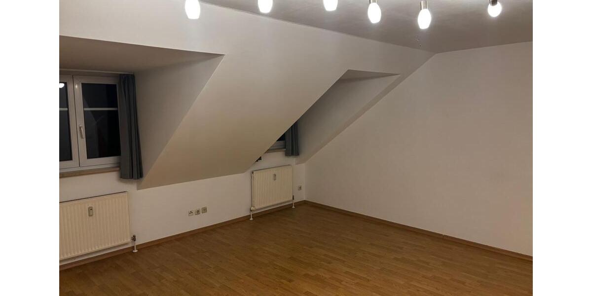 Dachgeschoßwohnung Weilheim in Oberbayern - 2 Zimmer, 60 m&sup2;, 1.000&euro; | Angebot:24855595