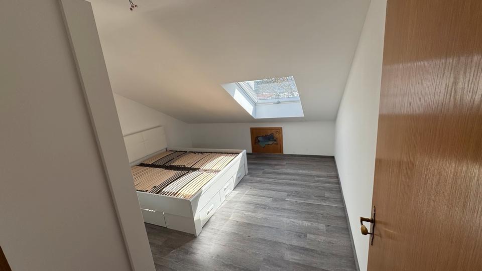 Dachgeschoßwohnung Würzburg Dürrbachau - 3 Zimmer, 70 m&sup2;, 690&euro; | Angebot:26113371