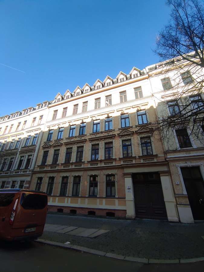 Wohnung zum Mieten in Halle 331 € 33.07 m²
