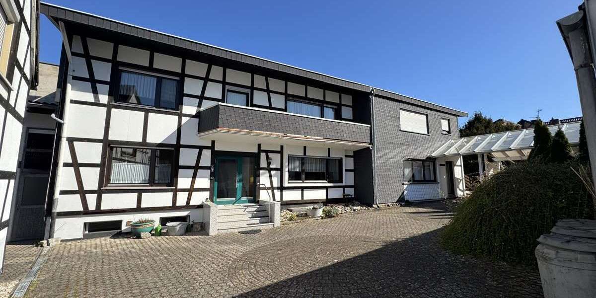 Einfamilienhaus Bad Honnef - 5 Zimmer, 180 m&sup2;, 1.250&euro; | Angebot:26287663