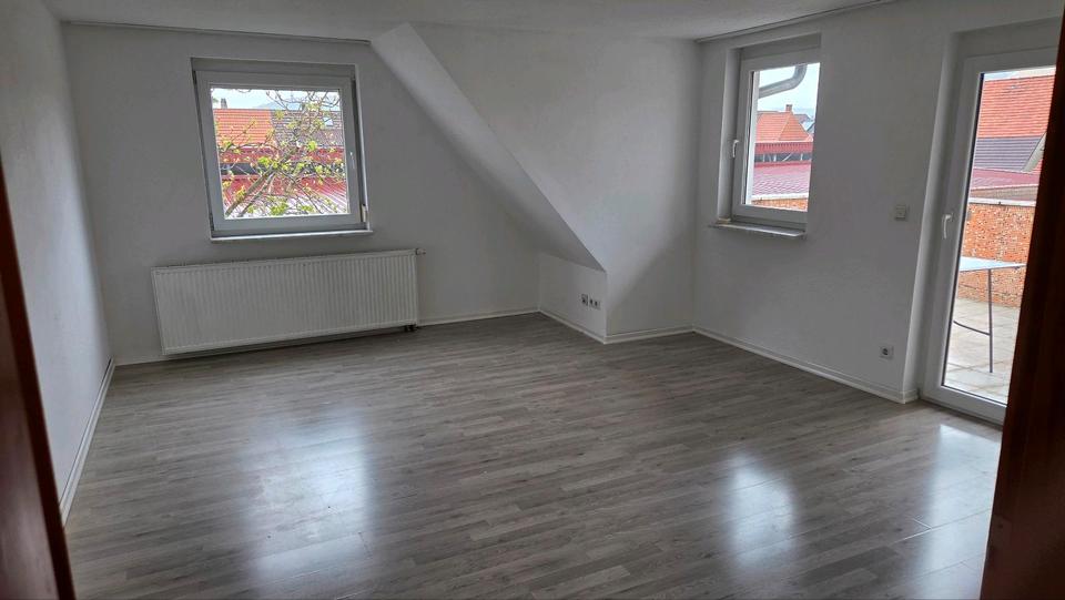 Dachgeschoßwohnung Tuttlingen - 4 Zimmer, 80 m&sup2;, 900&euro; | Angebot:26124263
