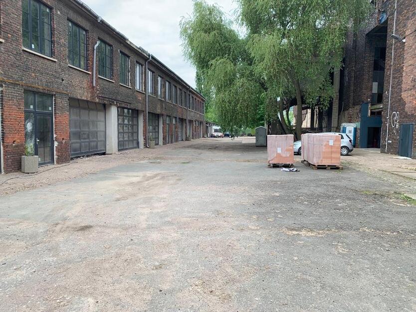 WerkstattLager (kein Tor) + Terrasse + Stellplatz im 