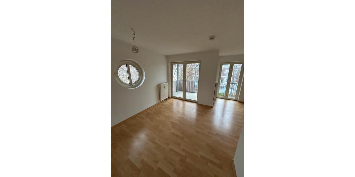 Gepflegte 1-Zimmer-Wohnung + Balkon +Tiefgaragenstellplatz 1 zimmer