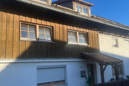 Haus Haibach - 8 Zimmer, 260 m&sup2;, 1.200&euro; | Angebot:26634669