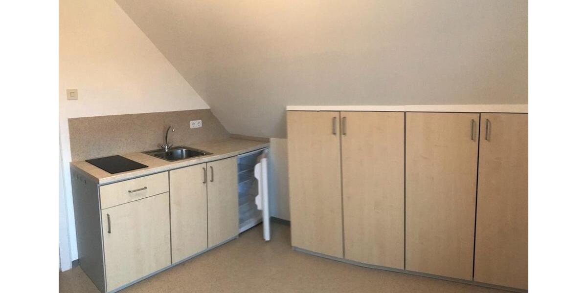 Dachgeschoßwohnung Auerbach in der Oberpfalz - 1 Zimmer, 37 m&sup2;, 350&euro; | Angebot:25361370