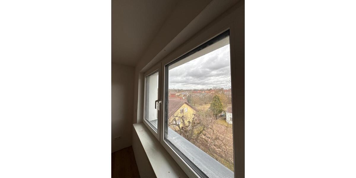 Dachgeschoßwohnung Markgröningen - 2.5 Zimmer, 80 m&sup2;, 1.175&euro; | Angebot:25852525