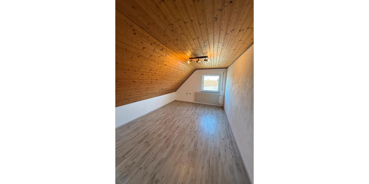 Einfamilienhaus Donnersdorf - 9 Zimmer, 186 m&sup2;, 1.390&euro; | Angebot:25948214