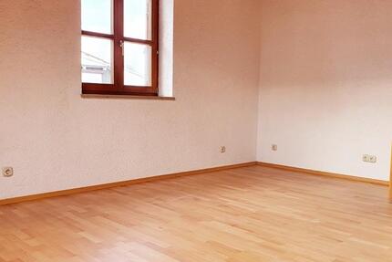 Helle 4-Zimmer Wohnung in Zweifamilienhaus, komplettes OG zimmer