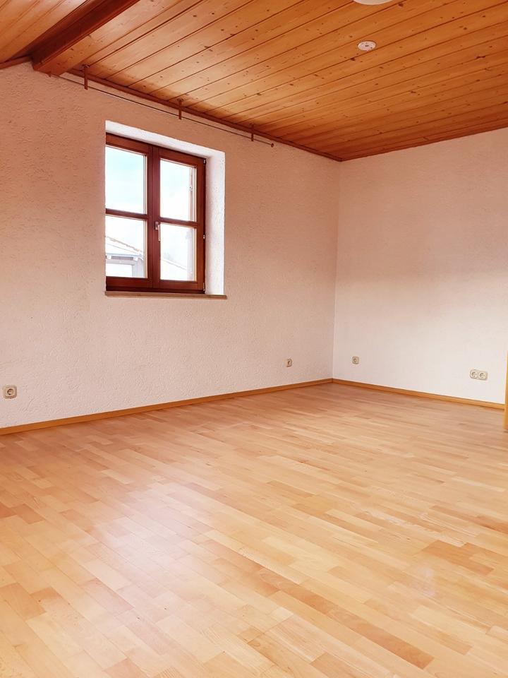 Helle 4-Zimmer Wohnung in Zweifamilienhaus, komplettes OG zimmer