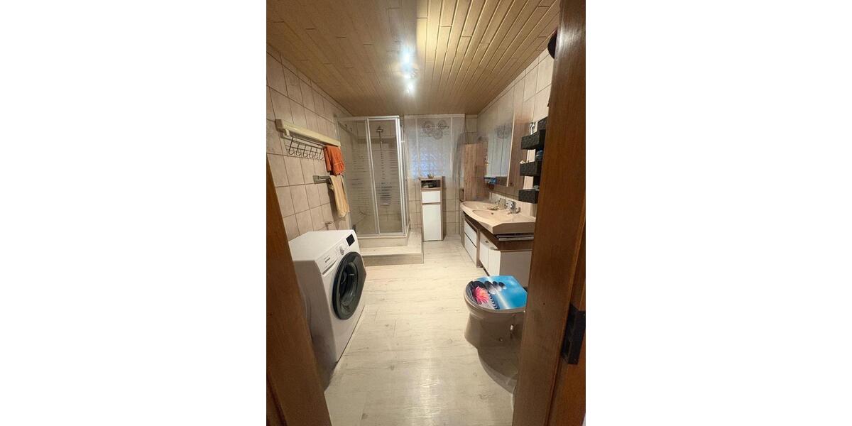 Etagenwohnung Gladenbach - 5 Zimmer, 140 m&sup2;, 1.100&euro; | Angebot:24878847