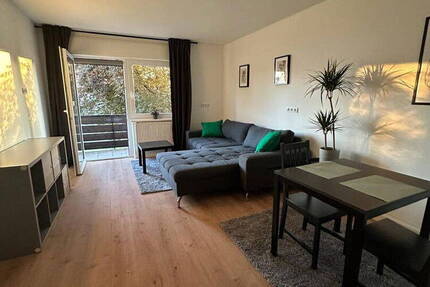 Modern renovierte, vollständig möblierte 2-Zimmer-Wohnung mit Balkon - sofort bezugsfrei