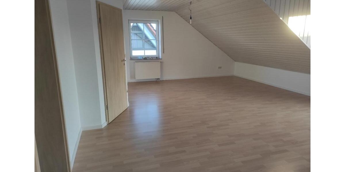 Dachgeschoßwohnung Wettstetten - 3 Zimmer, 85 m&sup2;, 930&euro; | Angebot:26030600