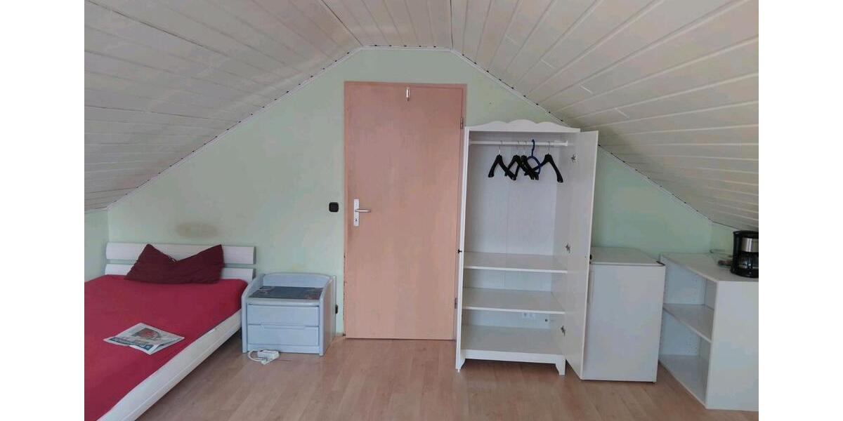 Dachgeschoßwohnung Neutraubling - 1 Zimmer, 25 m&sup2;, 450&euro; | Angebot:26196386