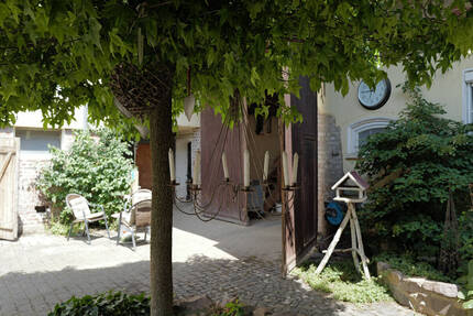Haus Niederneisen - 9 Zimmer, 255 m&sup2;, 2.250&euro; | Angebot:26712884