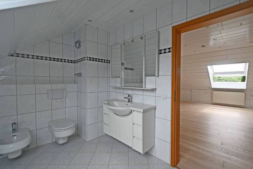 Paradies für Kinder! Frisch renoviertes EFH mit Garten & Garage in Grünlage Velbert