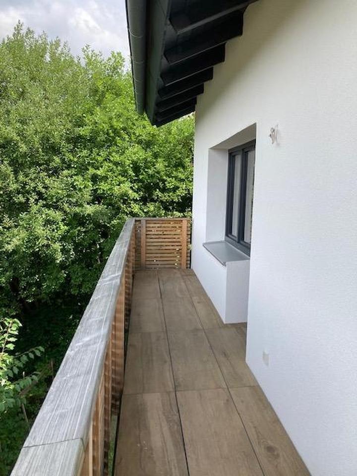 Moderne 2-Zimmer-Wohnung mit Balkon und Blick ins Grüne in Lalling
