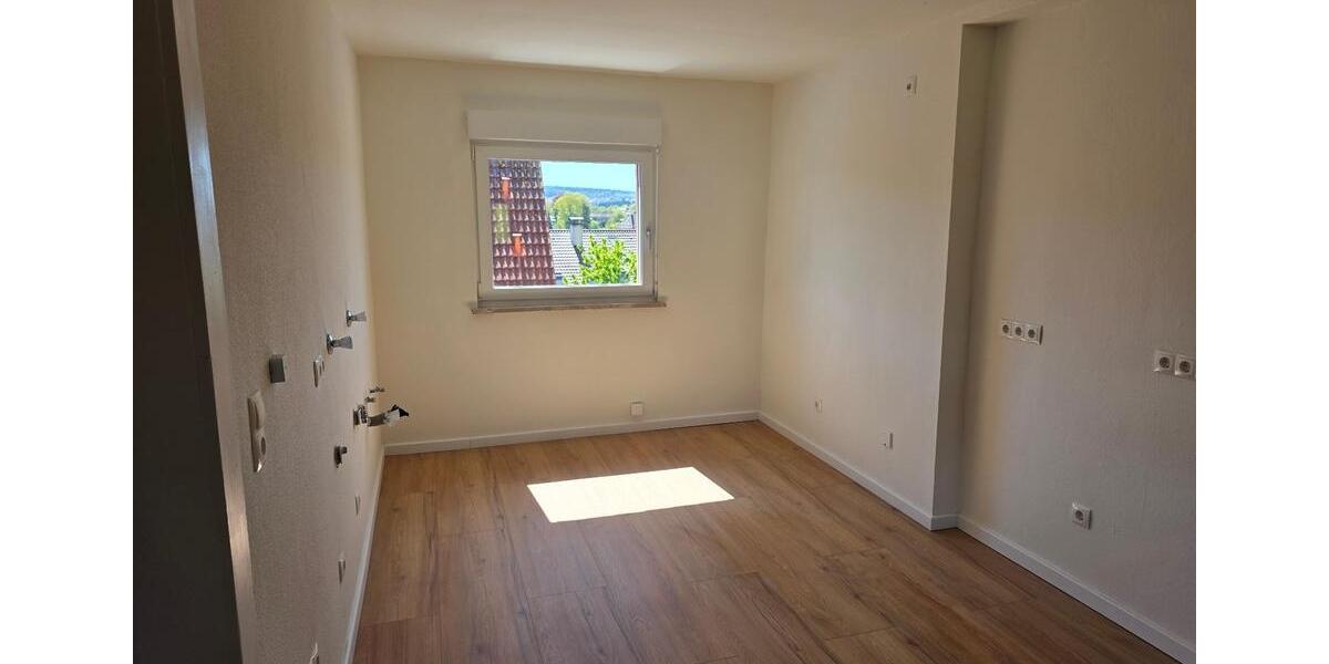 Dachgeschoßwohnung Pforzheim Weststadt - 2 Zimmer, 98 m&sup2;, 850&euro; | Angebot:26603036