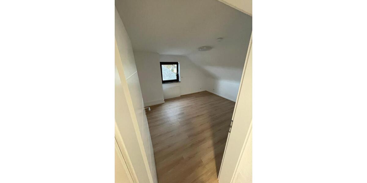 Dachgeschoßwohnung Saarbrücken West - 1 Zimmer, 65 m&sup2;, 550&euro; | Angebot:26225919