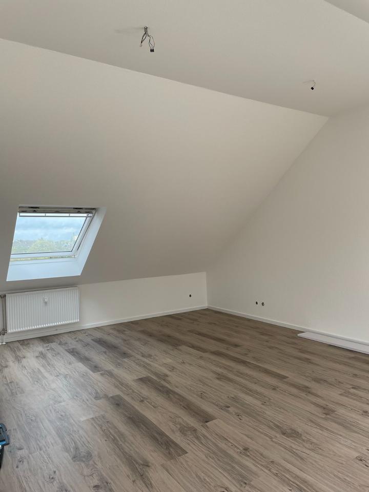 Helle Dachgeschoßwohnung in zentraler Lage