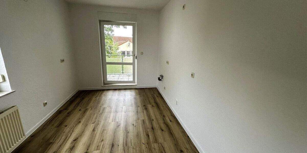 Etagenwohnung Glauchau - 3 Zimmer, 69 m&sup2;, 552&euro; | Angebot:25899005