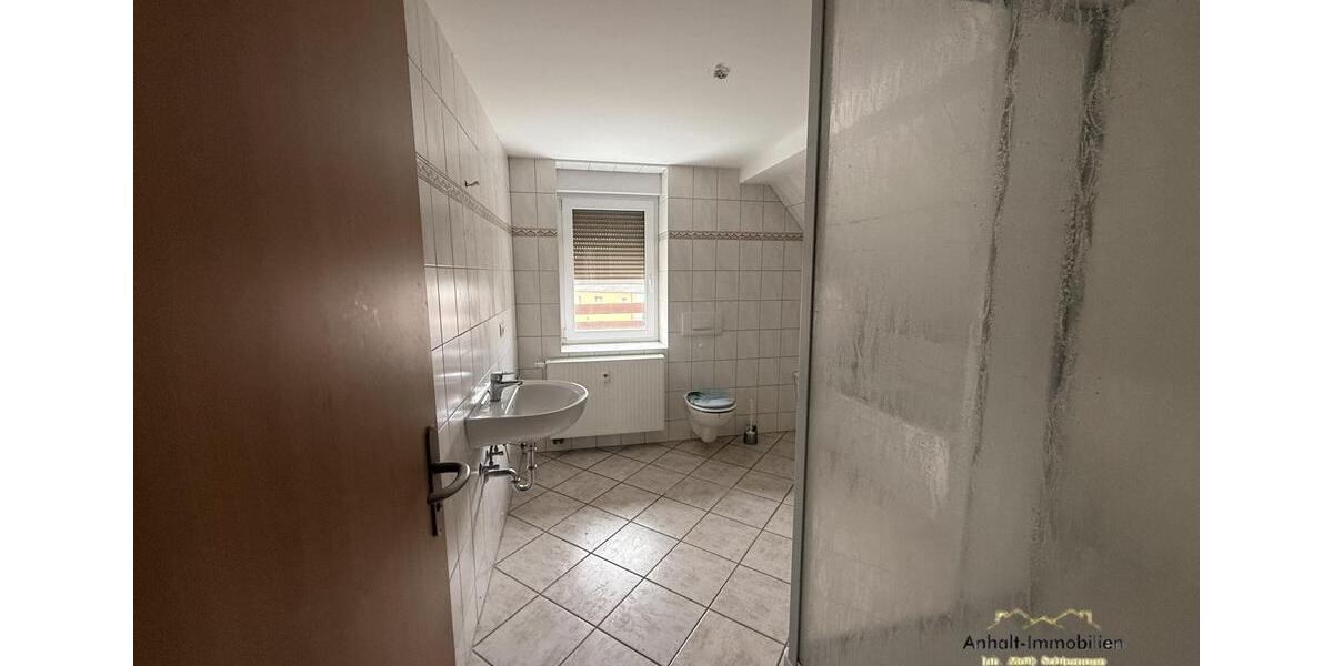 Dachgeschoßwohnung Bitterfeld-Wolfen Bitterfeld - 3 Zimmer, 85 m&sup2;, 645&euro; | Angebot:23744522
