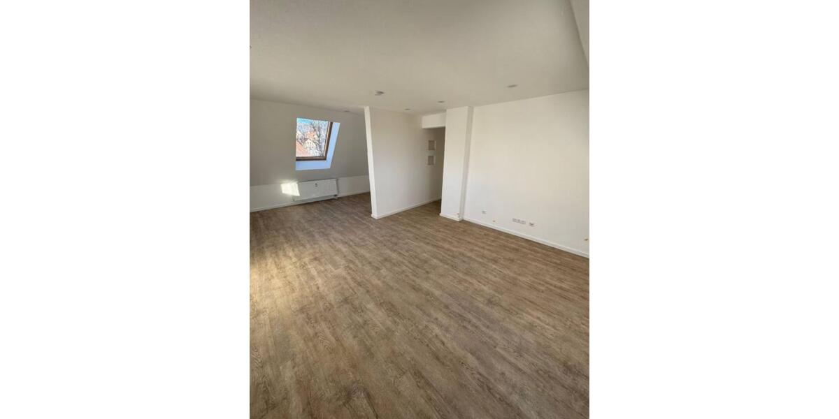 Moderne 2 Zimmer DG Wohnung frisch saniert an bester Lage 2 zimmer