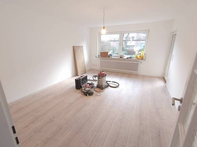 Wohnen am Waldrand: Sanierte 3-Zi.-Wohnung mit Süd-Terrasse in Lübeck-St. Gertrud, Tesdorpfstraße