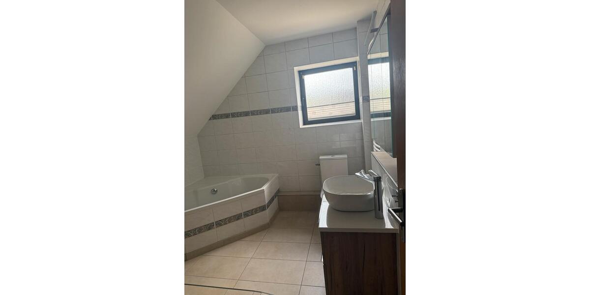 Etagenwohnung Schwalmtal - 3 Zimmer, 100 m&sup2;, 1.200&euro; | Angebot:26635286